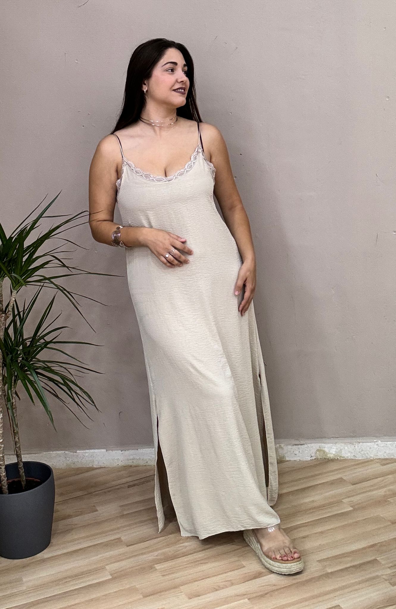 VESTIDO LENCERO
